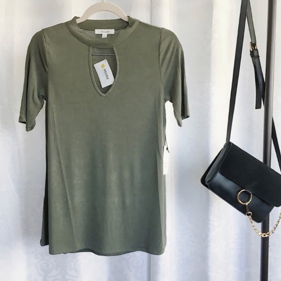 Last 1✨🆕Faith Olive Green Choker Top Tee Shirt - Picture 5 of 5